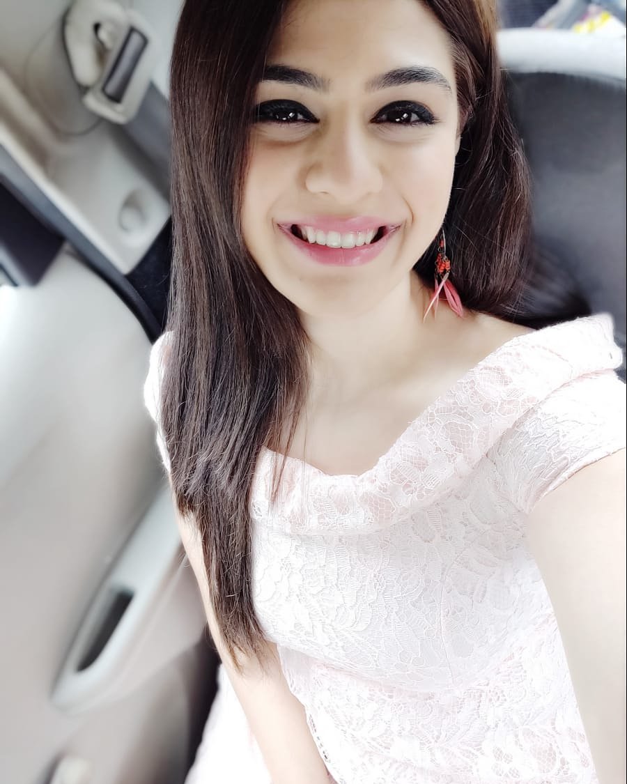 iroshniwadhwani's tweet photo. Let’s start our day with a smile. All of you smile all the idiot boys away from your life 😝 

https://t.co/m2WqksEGwp

#smile😁 #itsagoodday #roshniwadhwani #splitsvillaxi #fashioninfluencer #roshman https://t.co/TGl5GMrWyx