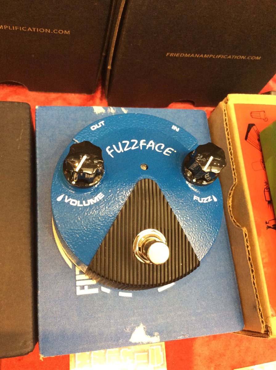 BIGBOSSekimae's tweet photo. 【🔥💪今月は激アツ大決算セール🔥💪】
#JimDunlop #FuzzFaceMini もスーパー決算プライス🔥
#ファズ の定番の本機、ファズ初心者からベテランにまでオススメできる一台です💪泣いても笑ってもあと3日大決算セール、この機会をお見逃し無く‼️
https://t.co/Qyse5M8Q0Y… https://t.co/QtF5S7Odnu