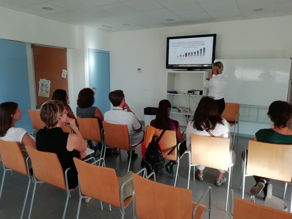 javier_sentis's tweet photo. Amb els referents de diabetes de tots els centres d AP de Sagessa, centrats en l abordatge integral del peu diabètic amb l objectiu de millorar la qualitat de vida dels pacients. #ProjecteCAMINA #proyectoCAMINA @redGDPS https://t.co/ovMaspOXVZ