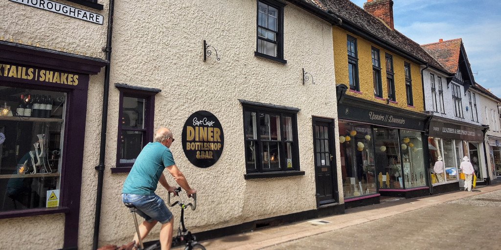 Visit_Suffolk's tweet photo. Great news as #Woodbridge is shortlisted for Great British High Street accolade! #BackSuffolk and vote now https://t.co/tLT2pS3UUU #MYHIGHSTREET @VisitEngland @thesuffolkcoast @allaboutipswich #Suffolk #FridayFeeling #MYHIGHSTREET @greateranglia https://t.co/jfgaoXyuCq