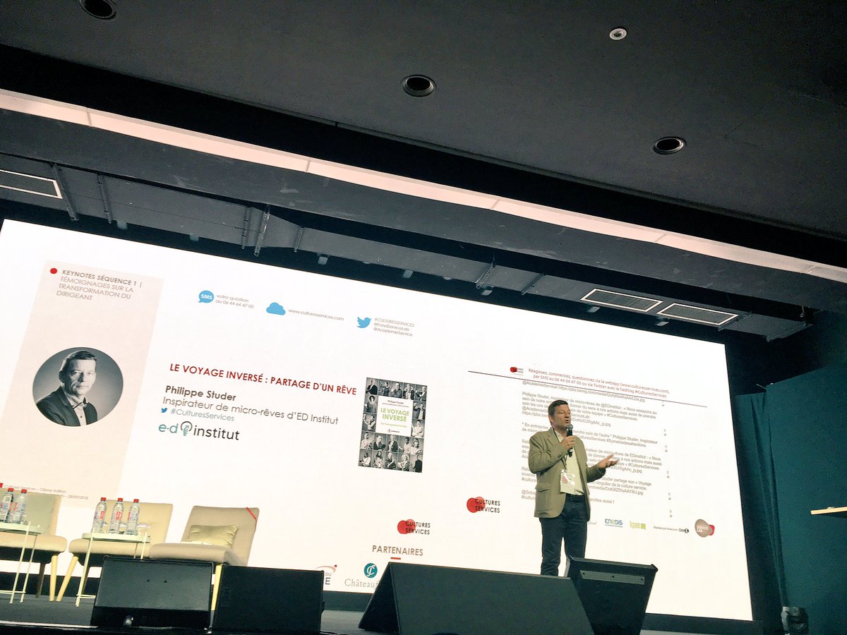 Relationcltmag's tweet photo. Philippe Studer, inspirateur de micro-rêves de @EDinstitut : «Nous organisons à présent nos séminaires sans ordre du jour. Nous privilégions l’écoute dans l’entreprise et c’est ainsi que nos meilleures décisions ont été prises» #CulturesServices @AcademieService @FondServiceLab https://t.co/bDgD8UkJBG