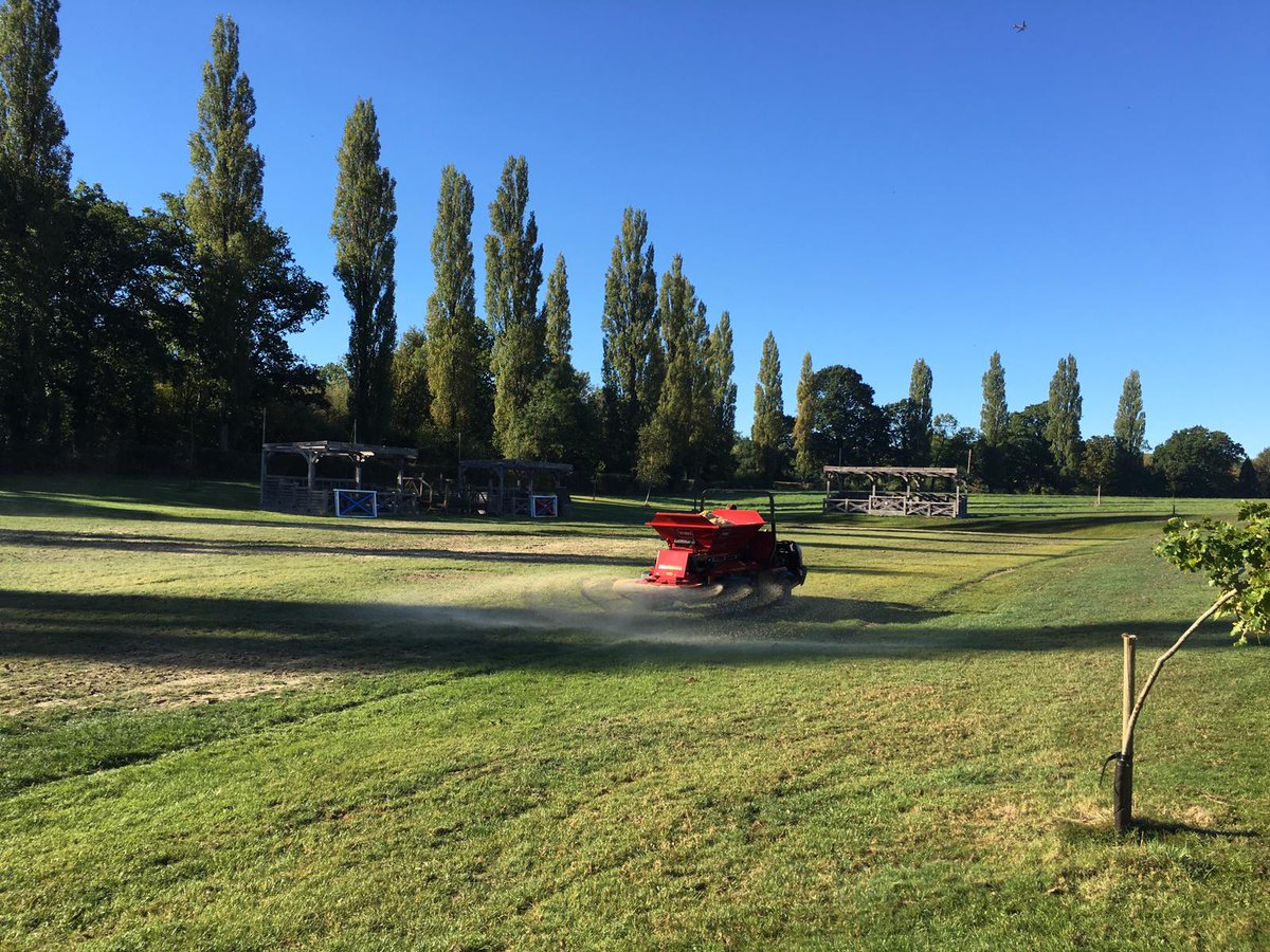 ReesinkTurfSE's tweet photo. Pro pass 200 demo this morning on one of @Hevercastle jousting fields #Torodemo https://t.co/IPih2z7z9Y