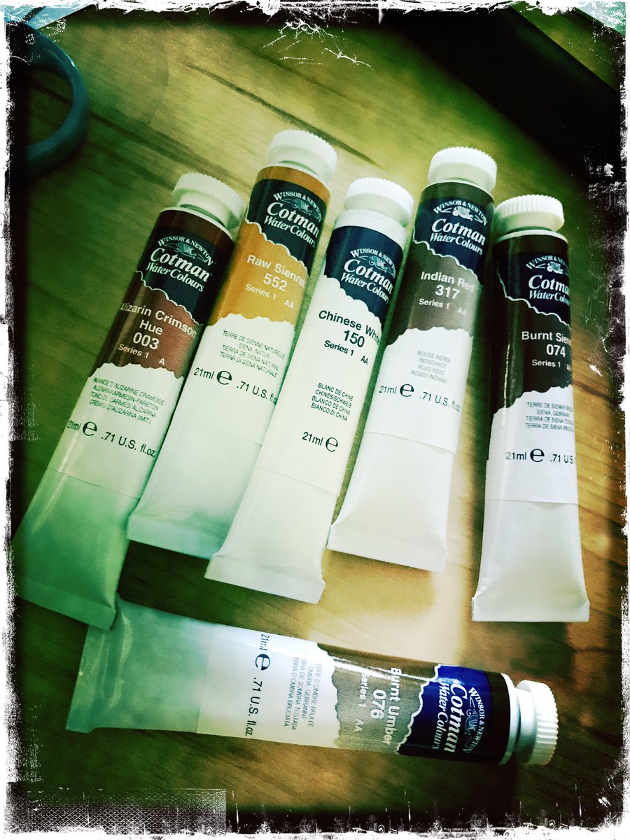 nese68's tweet image. Finally got my delivery of a few needed watercolours...can continue painting, well after today’s boarding session that is! #lotsofworktodo