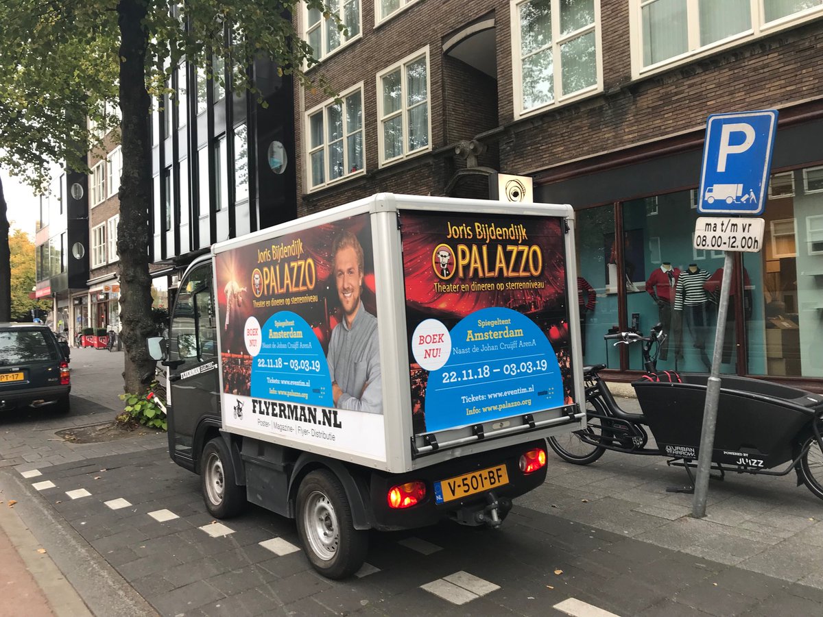 lindavolkers's tweet photo. Wat leuk, @JorisBijdendijk op een auto! #rijksrestaurant #flyerman https://t.co/KaeCjcSAtS