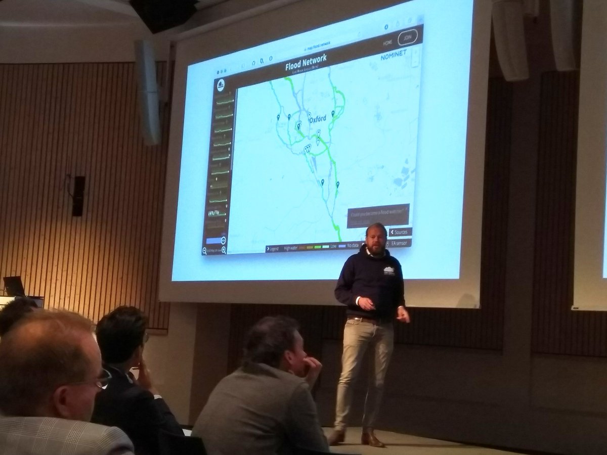 GR_4o's tweet photo. @wienke stellt die Organisation The Things Network #TTN und Anwendungsfälle für #LoRaWAN vor #DDF18 https://t.co/PQwLdoycmX