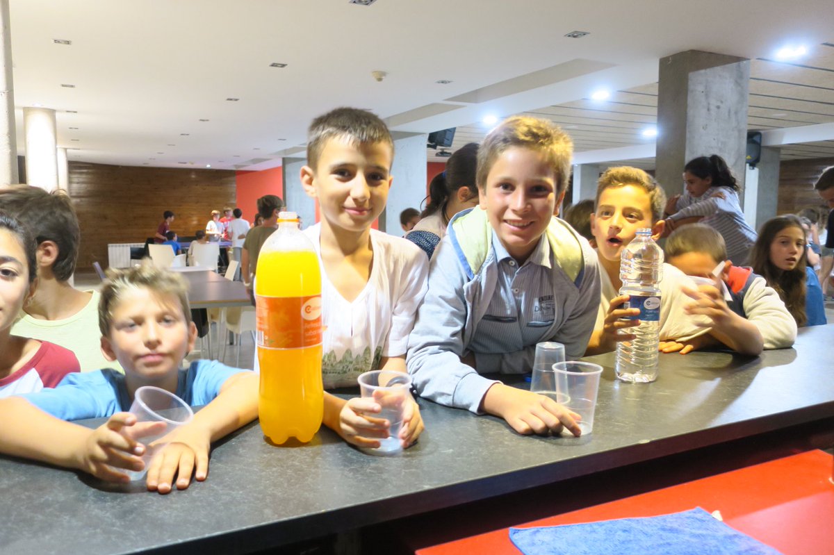 ESO1Virolai's tweet photo. Sessió de disco #convisVirolai @EscolaVirolai espectacular! 1rESO són molt marxosos! https://t.co/hU9RdIJQAu