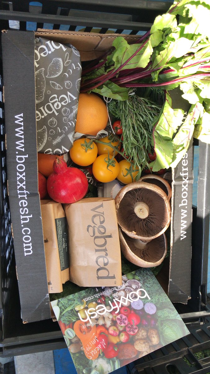 boxxfresh_xx's tweet photo. When the #boxxes look this good, there’s no stopping the love 💕 for #seasonal #local #freshproduce  #FridayFeeIing and a cheeky sweet potato loaf or 2 of @vegbred 🌱🙌 https://t.co/xwf9R2zLmp