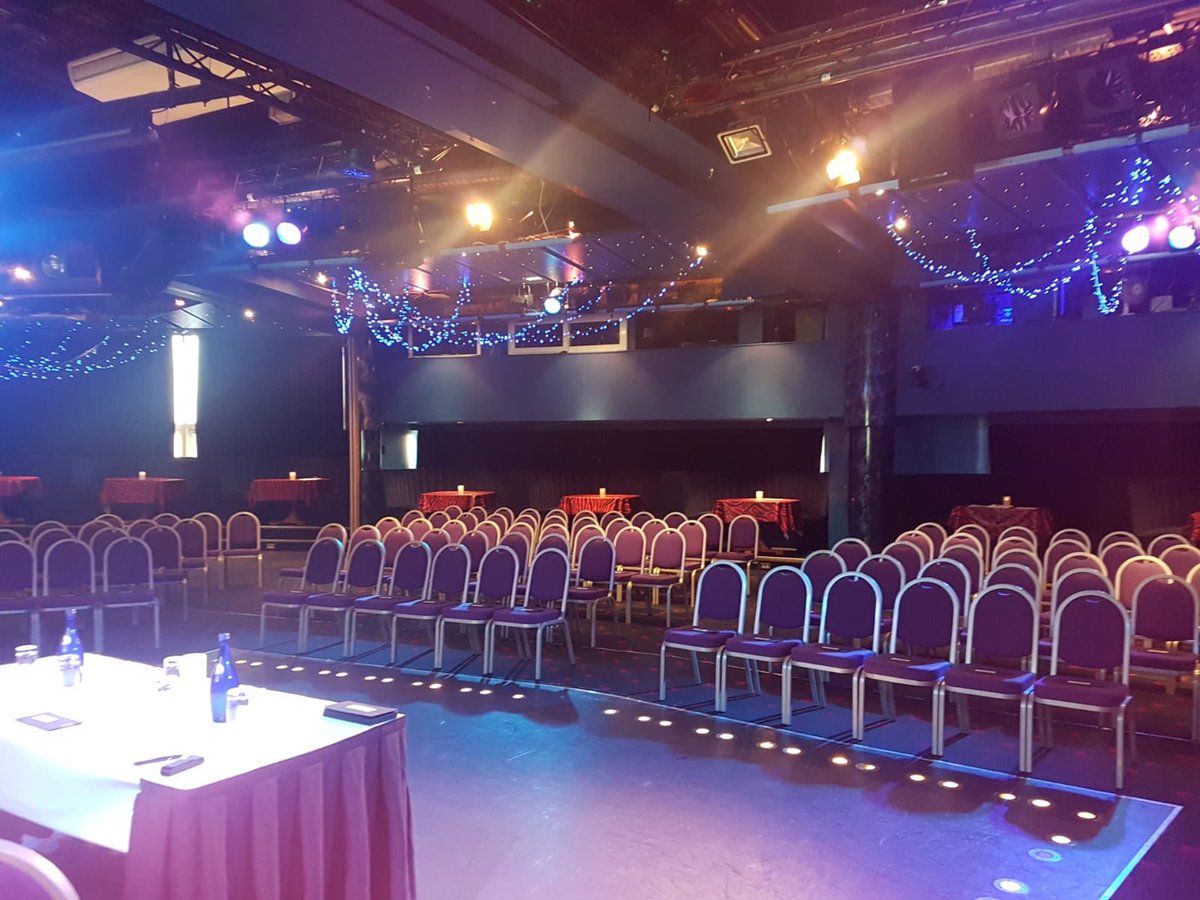 fambizcommunity's tweet photo. Our founder @sue_howorth has just delivered her #FamilyBusiness talk #Blackpool #PleasureBeach to 150 people. Talking connectivity collaboration and peer to peer learning. #fambiznet #businessinblackpool up soon @UCLan and more! https://t.co/cVqIob4DkD