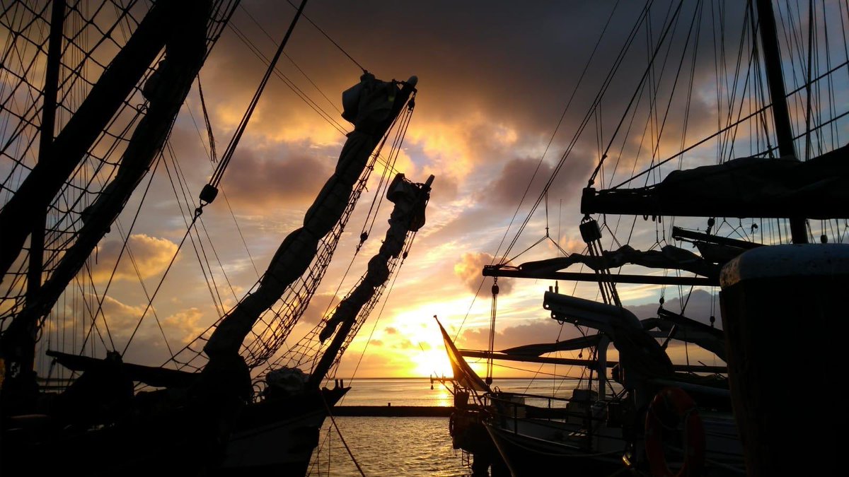 Vink1982's tweet photo. Samen met enkele #Renewi collega’s aanwezig op @SpringtijNL met de @energieboot. Heerlijk gevaren, inspirerende sessies, goede gesprekken &amp; leuke mensen! #Terschelling #samenduurzaam https://t.co/VmmzKKhVKS