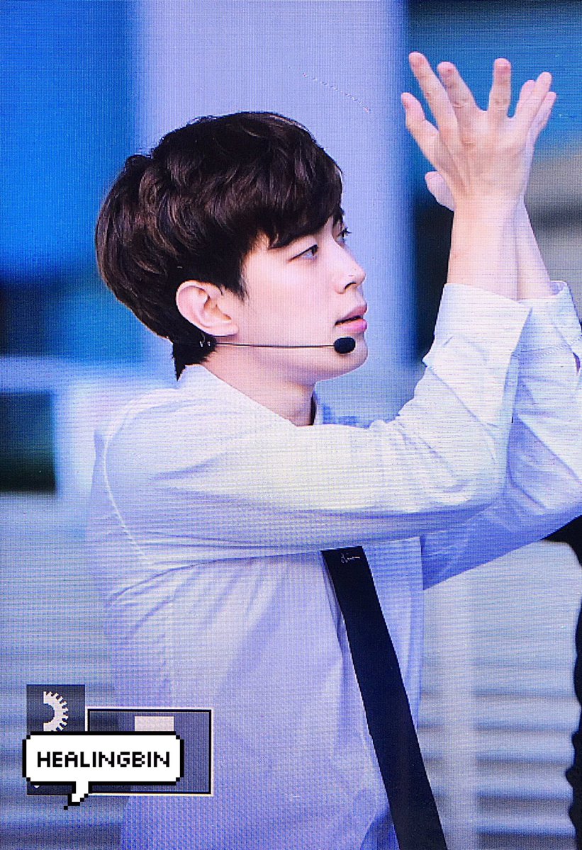 HealingBin's tweet photo. 180928 라이브쇼 #HONGBIN #홍빈 @RedBeans93 어디서도 기억해 너의 빛 
계속해 똑같이 wild and free https://t.co/mRdZCE6JQN