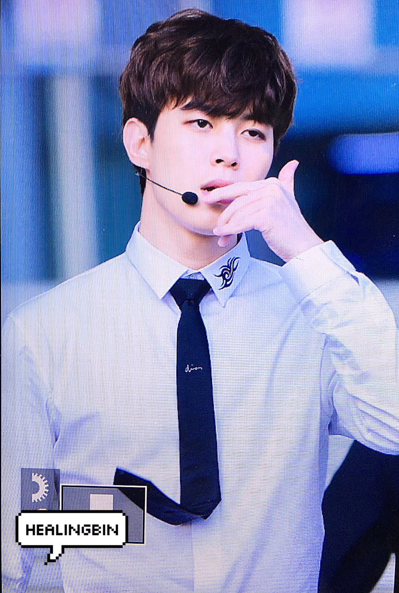 HealingBin's tweet photo. 180928 라이브쇼 #HONGBIN #홍빈 @RedBeans93 어디서도 기억해 너의 빛 
계속해 똑같이 wild and free https://t.co/mRdZCE6JQN