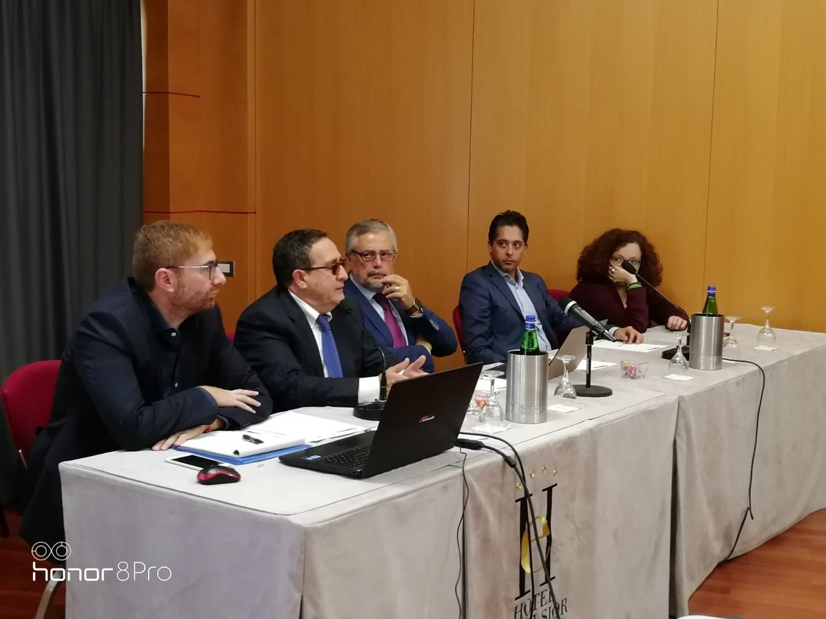FisascatCislPug's tweet photo. #Formazione con i dirigenti sindacali @CislPuglia @FistCisl e @fisascat apre i lavori @pierraineri rilanciando l’importanza della #contrazione con l’assistenza sanitaria @FondoEST e #Fasim e l’importanza della previdenza complementare @FondoFonte oggi indispensabile per i giovani https://t.co/BII2O5HKVq