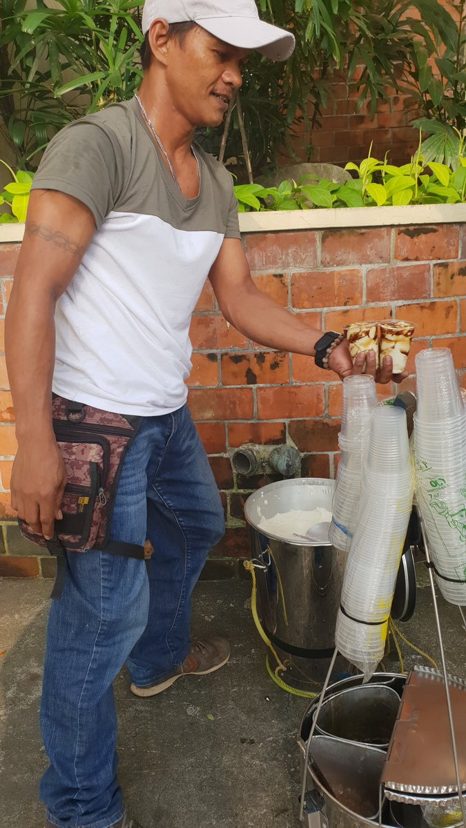 UP_BAC's tweet photo. Grab your free taho here at BA Steps!! Hurry because it'll be limited to the first 200 people only! #BLWeek https://t.co/oHUfJ2XU5U