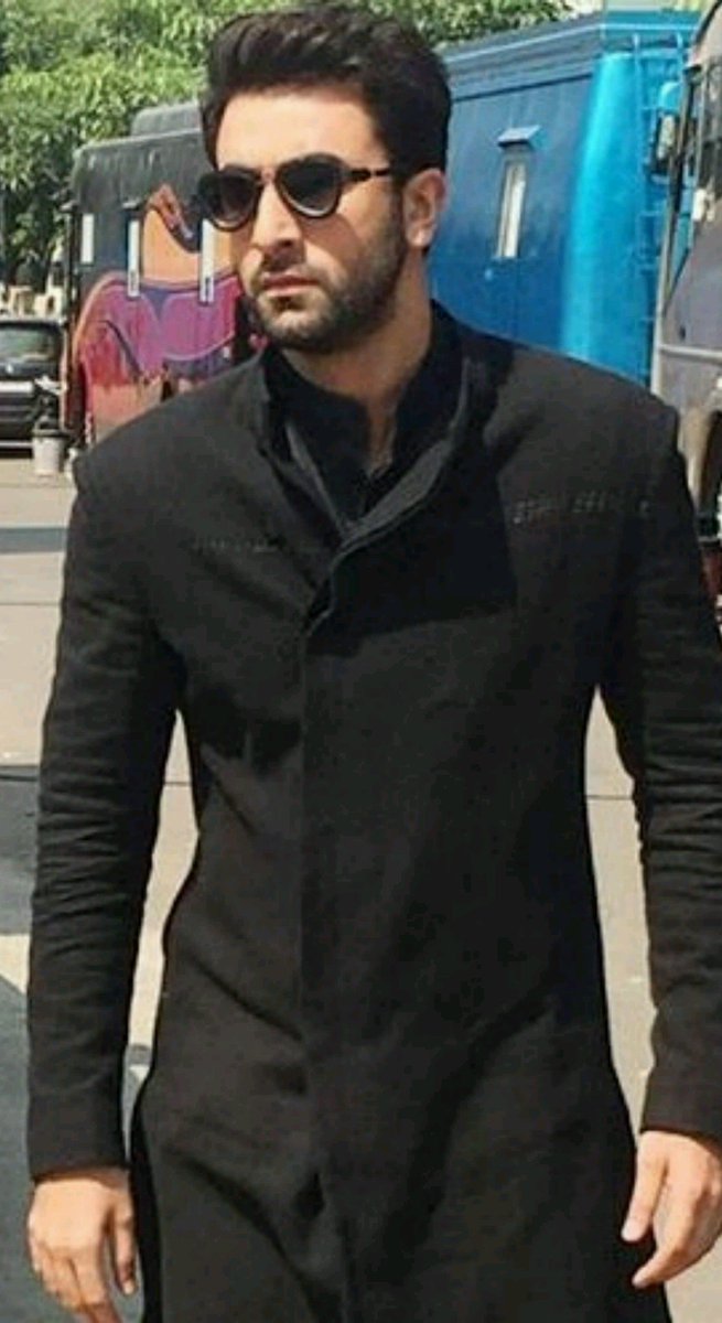 khan_qamara's tweet photo. To the man of my dreams,the one that makes me weak in the knees.. These butterflies in my tummy..I can't even express my love for him!Today is as special as you are to me because you were born on this day..HAPPY BIRTHDAY TO THIS HOTTIE!🙈🤩😘😊💖🎉🎂😍 #HappyBirthdayRanbirKapoor https://t.co/4qaPQxqNaI