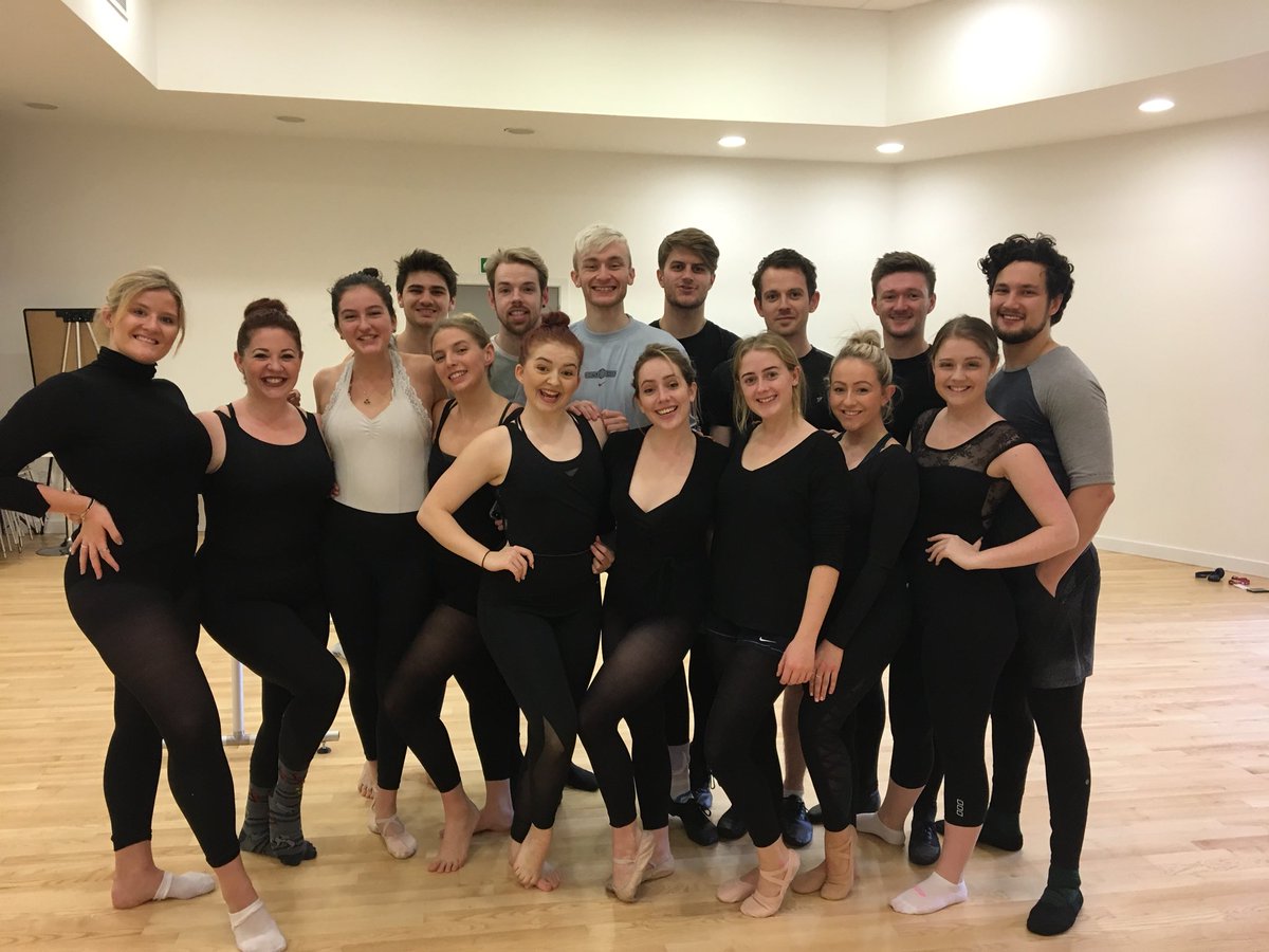 RoyalWelshMT's tweet photo. Dydd Gwener Hapus/ Happy Friday! #balletFriday #musicaltheatre #dramaschool #skills #MAMT19 @ToriJohnsTJ @GraceWarner https://t.co/AXPP2TXiYi