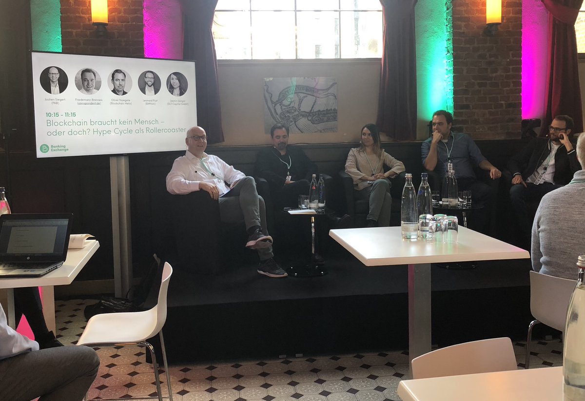 achimwyen's tweet photo. Erstes #Panel am zweiten Tag der #BEX2018. Der @jochensiegert diskutiert die provokante These „ #blockchain braucht kein Mensch“ https://t.co/SdE8HwR0ti