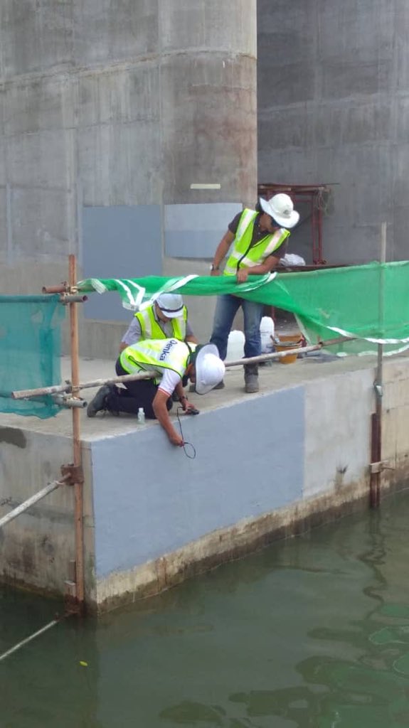 UPKZonTimur2's tweet photo. Sesi Taklimat Bahan dan Mockup bagi Protective Coating oleh Denka Construction Solutions Malaysia Sdn. Bhd untuk Projek Jambatan Baru Tanjung Lumpur telah diadakan di Pejabat Tapak. Semoga pelaksanaan projek mencapai kualiti sepertimana yang ditetapkan.@HasmiJkr @ShahrimanJKR https://t.co/CN6oZR4Cbw