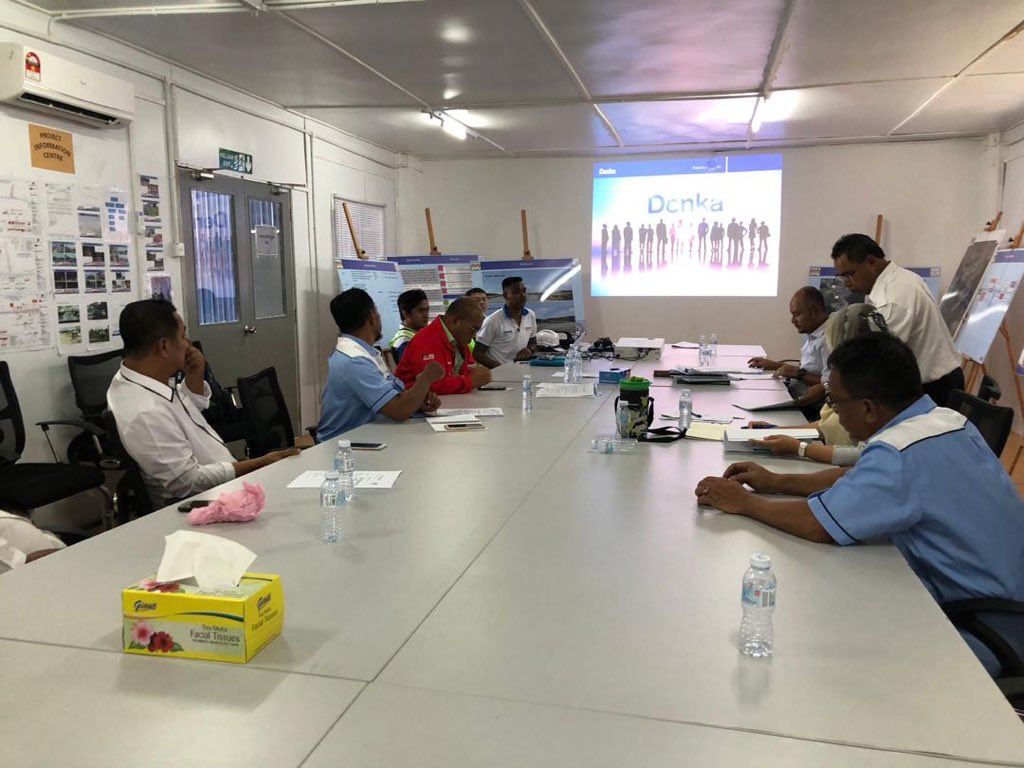 Sesi Taklimat Bahan dan Mockup bagi Protective Coating oleh Denka Construction Solutions Malaysia Sdn. Bhd untuk Projek Jambatan Baru Tanjung Lumpur telah diadakan di Pejabat Tapak. Semoga pelaksanaan projek mencapai kualiti sepertimana yang ditetapkan.<a href="/HasmiJkr/">Hasmi Ahmad</a> <a href="/ShahrimanJKR/">Shahriman Daud</a>