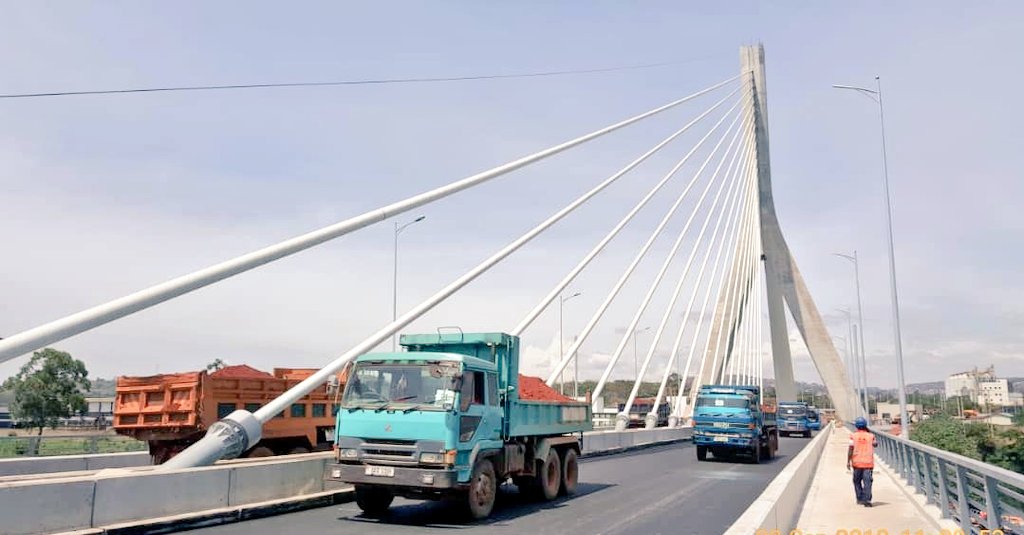 UNRA_UG's tweet photo. ☆☆As the #NileBridge gets closer to commissioning,we today are conducting static load testing on the bridge with 26 dump trucks weighing 25 tonnes. #UNRAAt10 #UNRAworks #MyTaxesWork https://t.co/iywSqKogl5