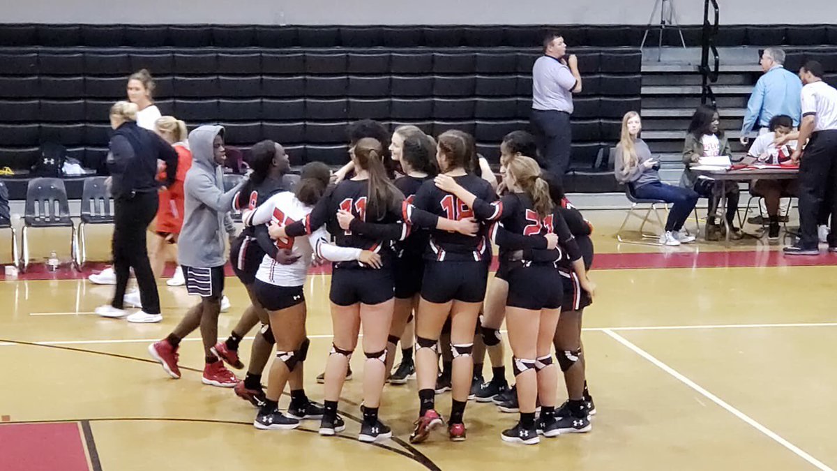 LockhartMeka's tweet photo. So proud of these young ladies!!! Area Champs!!! Great job ladies! #GoDawgs #GoLadyVolleyball #GoOHS https://t.co/6p9PDbUHJF