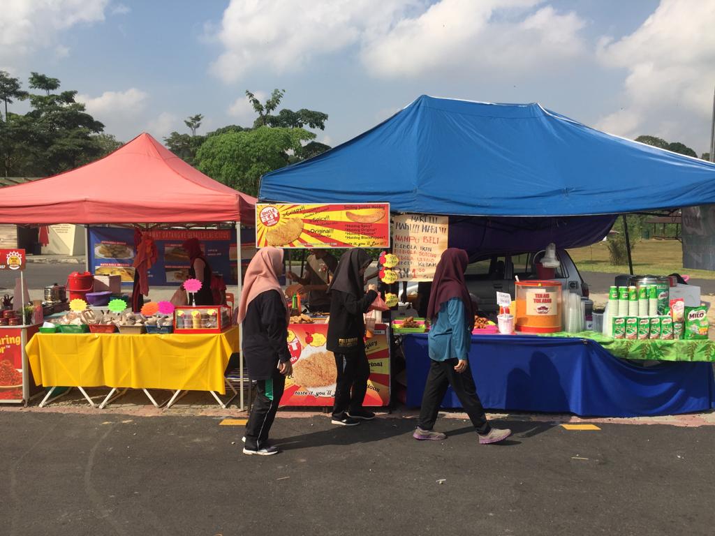 heartutm2018's tweet photo. Jom semua ramai-ramai ke tasik ilmu (tapak pasar malam) ada jualan gerai bersempena Health Awareness Festival 🍗🍖🍟🍹🍷

#heart18 #stayfitstayhealthy https://t.co/uEhLOLEKVG