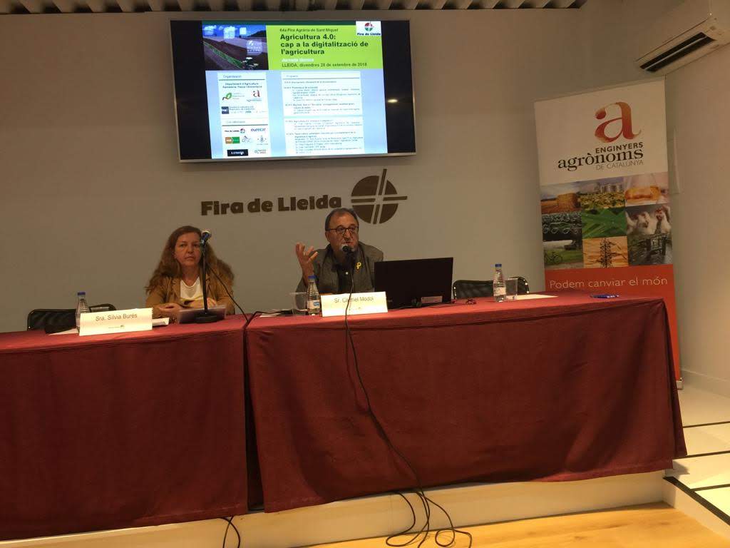 Eng_Agronoms's tweet photo. Inauguració Jornada sobre #Agricultura40 i #Ramaderia40 a càrrec de degana de @Eng_Agronoms @silviabures i Carmel Mòdol de @agriculturacat a @FiradeLleida1
@CampusEAgrari @Eurecat_news @grapudl @AKISint @estratoseu #OPPgroup #CooperativaSoses https://t.co/sbFtqMJdtu
