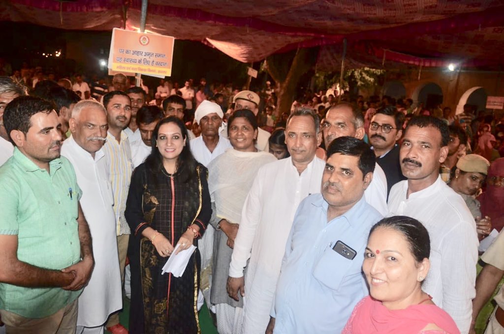 sonalgoelias's tweet photo. ‘Samwad Choupal’ as part of #SochPeDastak @RatriChoupal at Sasroli GP Matanhail #Jhajjar.. Mindset Change at level of males & Youth also imperative to break Social Evils & Bring #GenderParity & #ReduceCrimeAgainstWomen #Jaagriti #CollectiveEffort #CommunityParticipation https://t.co/ObKbo9G4sD