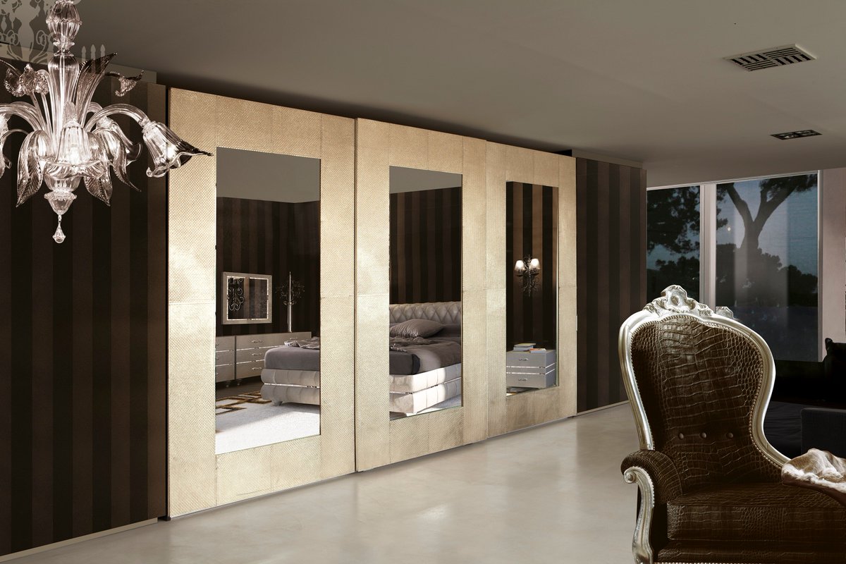 Privilegecollec's tweet photo. #closet in #leather https://t.co/XLF9TiJB27
