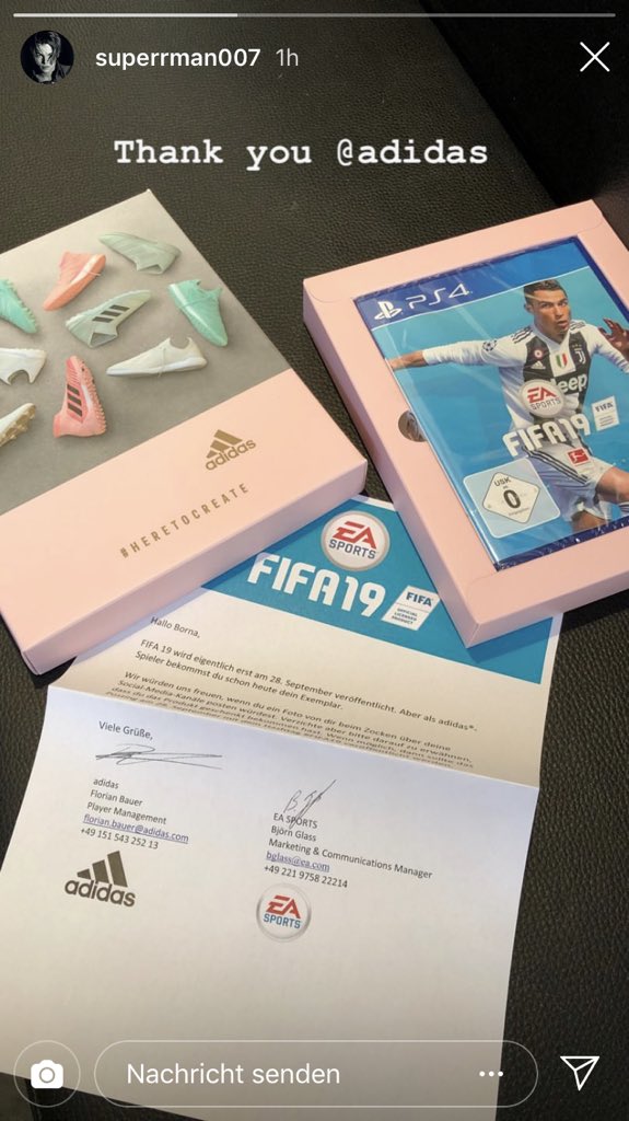 elhadji_kleckso's tweet photo. Borna Sosa bekommt von Adidas #Fifa19 geschenkt und postet ein Foto. Er wird in einem Brief darum gebeten, nicht zu erwähnen, dass es ein Geschenk ist. Leider hat er den Brief ebenfalls gepostet. #Proffi #VfB https://t.co/ia93vXlkOn