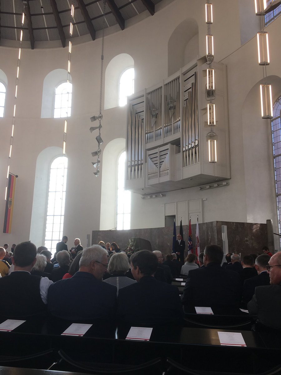 dvollhardt's tweet photo. #neuealtstadt #festakt #paulskirche #frankfurt #oberbürgermeistergerfeldmann https://t.co/UPWJ5AHpFg