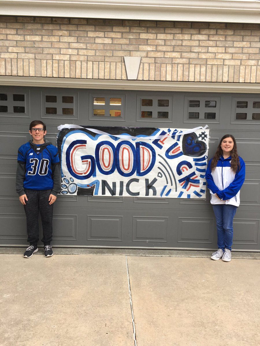 1dannyrendon's tweet photo. Great start to #GAMEDAY!!! Thanks to @Grandview_HS for bringing the homecoming spirit to our home!! A great day to be part of the Wolves family!! #BET #30Nick #FridayNightLights https://t.co/ECpXev72oM