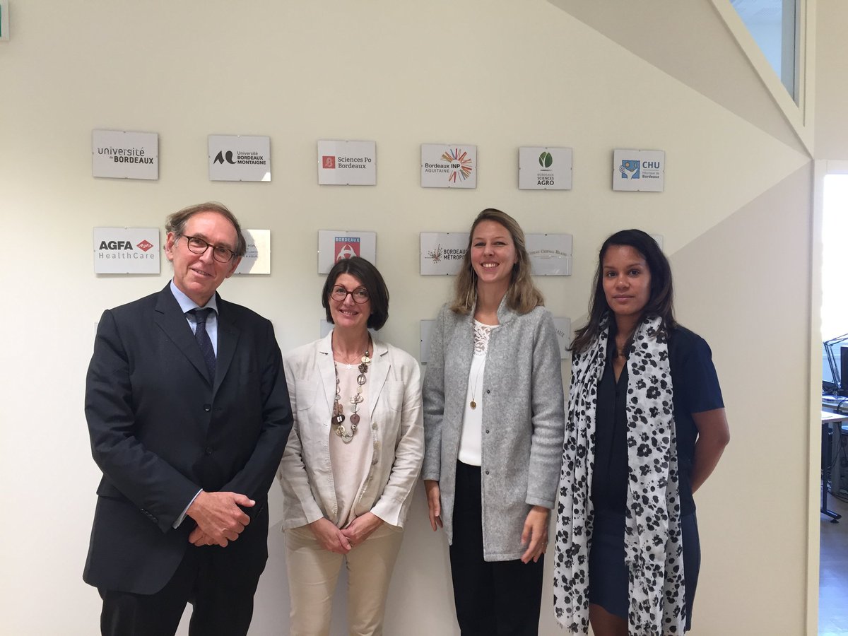 fondationbxuniv's tweet photo. Officialisation du don @Roche pour le projet @SPINEscience en présence de notre Président Michel Dubarry. Merci pour ce soutien ! https://t.co/Z9p4yqWHGf