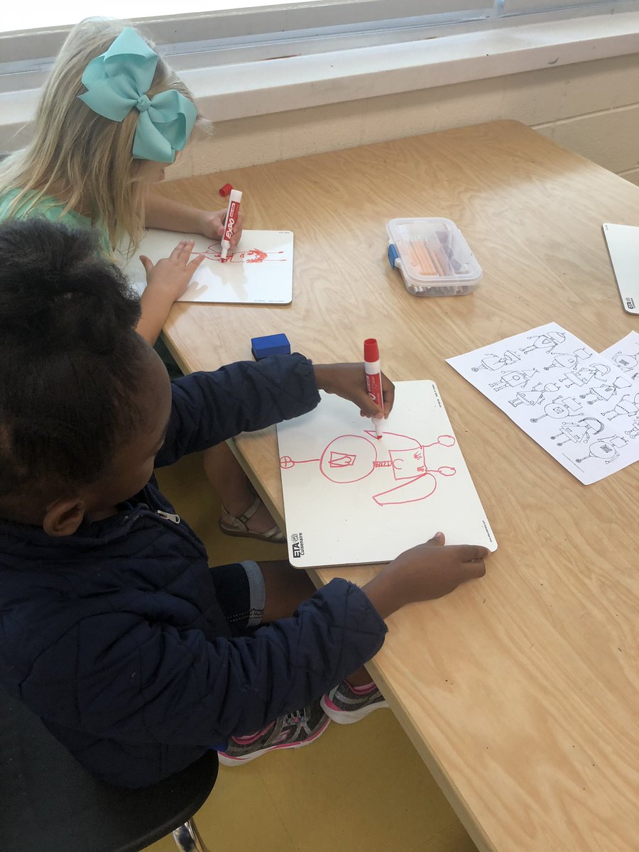 BMSCharger_Art's tweet photo. Using our imagination to create robots. #LESlabs #makingrobots @RichlandTwo https://t.co/kQdaZJu7NT