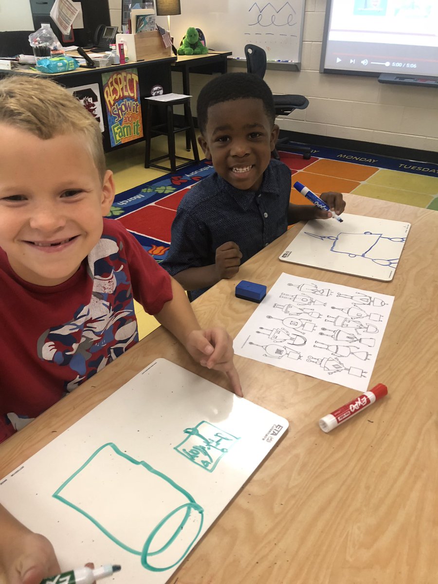 BMSCharger_Art's tweet photo. Using our imagination to create robots. #LESlabs #makingrobots @RichlandTwo https://t.co/kQdaZJu7NT