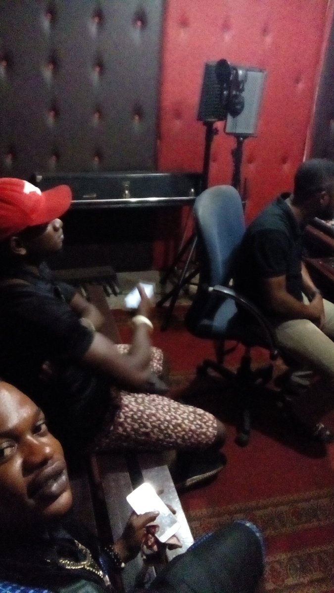 chrisdon4music's tweet photo. Cooking a new song
Felas get ready for this one 
@WorldWideChels @solid1009 @yemialadee @EvablazingEnt @Blaze915FM @DjVirouz @Goldfm86 @Potdyc @bukamillyy @ohiamatthew @Hypactive @ejikemekassy2 @MCAKONUCHE @Iam_ushbaby @WinFm101 @StarFm103 @Rockfm947 @coolradio93 @RaypowerAbuja https://t.co/4a207uGyiP