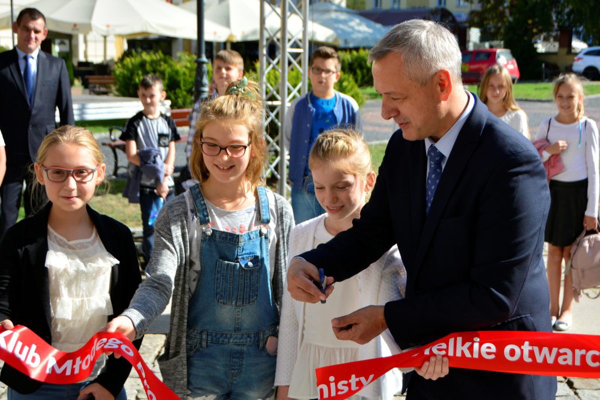 Nysa jest drugim po Siedlcach miastem w Polsce, w którym ruszył #KlubMłodegoProgramisty. W bezpłatnych, dwuletnich warsztatach będzie tu mogło wziąć udział około 2,5 tysiąca dzieci. @MC_GOV_PL @ZagorskiMarek radio.opole.pl/100,252488,pop…