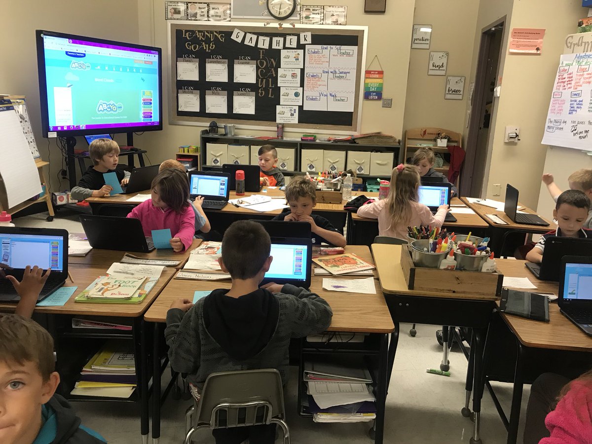 bjburchy's tweet photo. Who doesn’t love making word clouds and listening to music on a #fabulousfriday morning? #pesd32#wordclouds#abcya https://t.co/PxPtLPt0gb