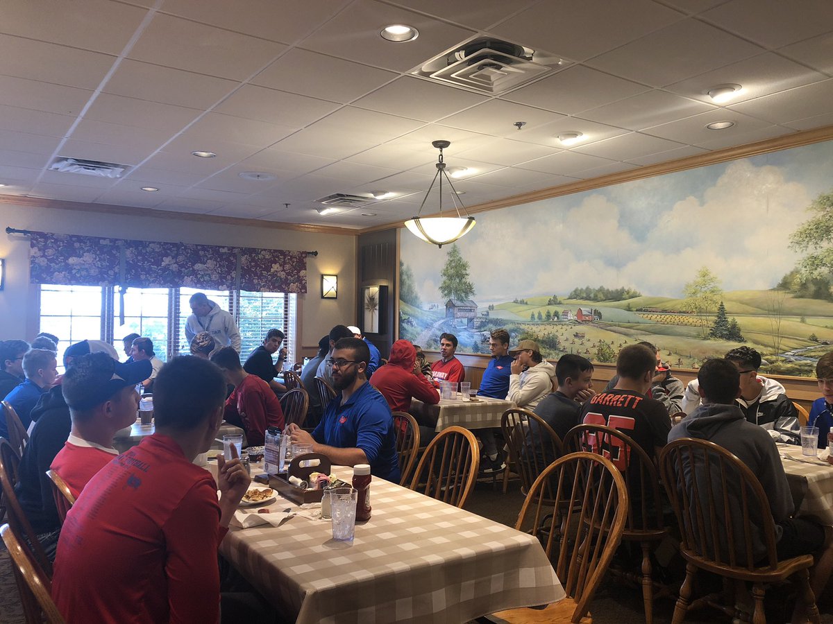 GarawayFootball's tweet photo. Pregame breakfast! Thank you #DutchValley #BeatStangs https://t.co/HKFQo7vMcJ