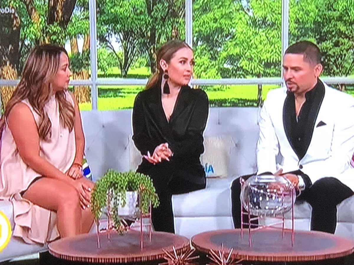 AdamariFans_TX's tweet photo. Feliz Viernes @AdamariLopez @larryhernandez1  @kLontiveros https://t.co/XIa2wBa7vn
