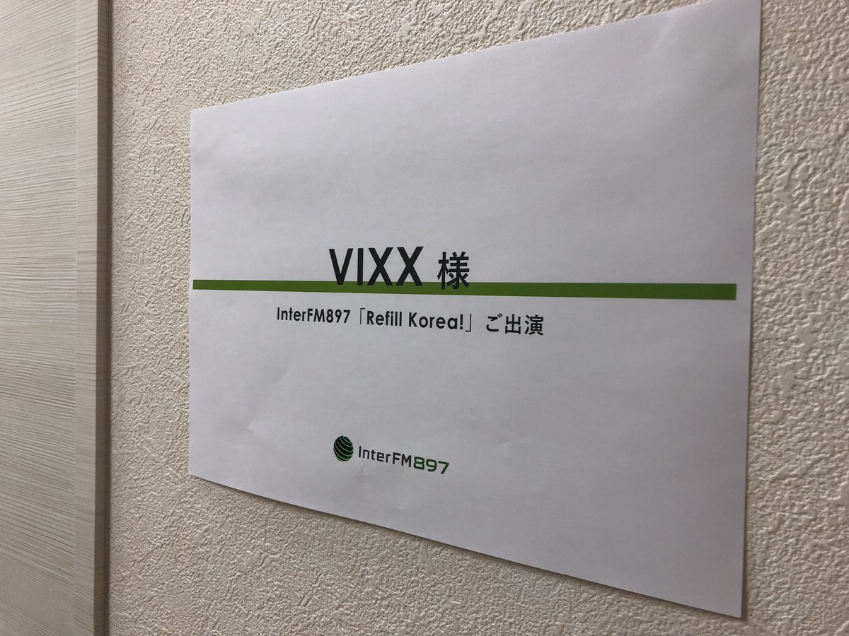 RefillKorea's tweet photo. 今日のゲスト #VIXX が到着しました〜。さっそく打ち合わせ中...。今日で最終回を迎える #refillkorea ですが、11時から1時間スペシャルでお届けしますよ😍みなさんもガンガンつぶやいてくださいね！ https://t.co/OsjFvdOGrr