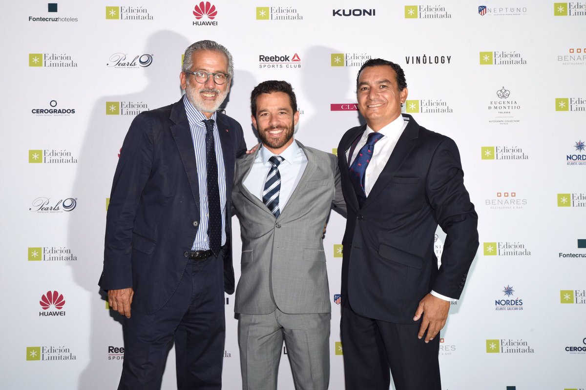Ed_Limitada's tweet photo. Fiesta de presentación de Edición Limitada  #edicionlimitada #grupogestiona #pioneersboulevard Ramón Ongil, D. de Edición Limitada con Martin Oltra,de Cero Grados Center @cerogradoscenter y Ramón Gutiérrez Méndez de Vigo, editor de Edición Limitada @rgutierrezmv @RamonOngilCores https://t.co/CXeiRnFOBS