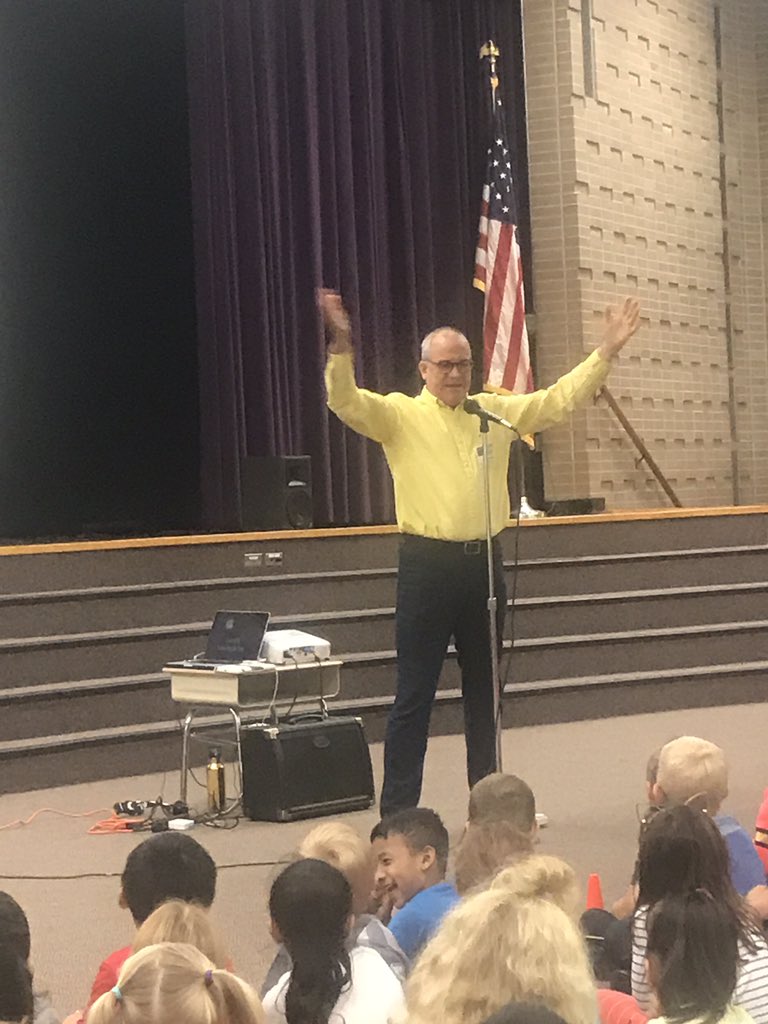 misspetrilla's tweet photo. Thank you #paynterpta for our assembly this morning with Mr. Rand from #boxoflight #interactive #fridayfunnies https://t.co/2DIALayTAk