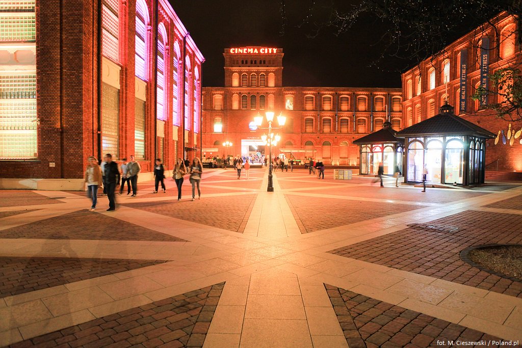 Poland's tweet photo. The history of Łódź is linked to the rapid 19th century development of the textile industry.
During this #WeekendInPolska you should visit it especially because of the #LightMoveFestival which show the beauty of the city with the use of light.
▶️https://t.co/8QjbWqznhx https://t.co/advEBDuP5D