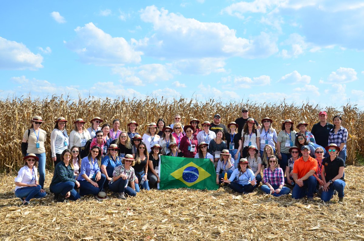 Bayer4CropsBR's tweet photo. Visita técnica promovida pela Bayer levou agricultoras brasileiras e outras profissionais do agronegócio aos EUA para discutir o mercado e visibilidade feminina no setor. https://t.co/kTNWfFeHUC