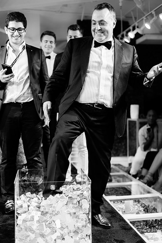 shoppopdisplays's tweet image. More proof that our custom acrylic boxes can be used in endless ways! #dumpbin #fridayfeeling #acrylicdesign #raffles #acrylicdumpbin