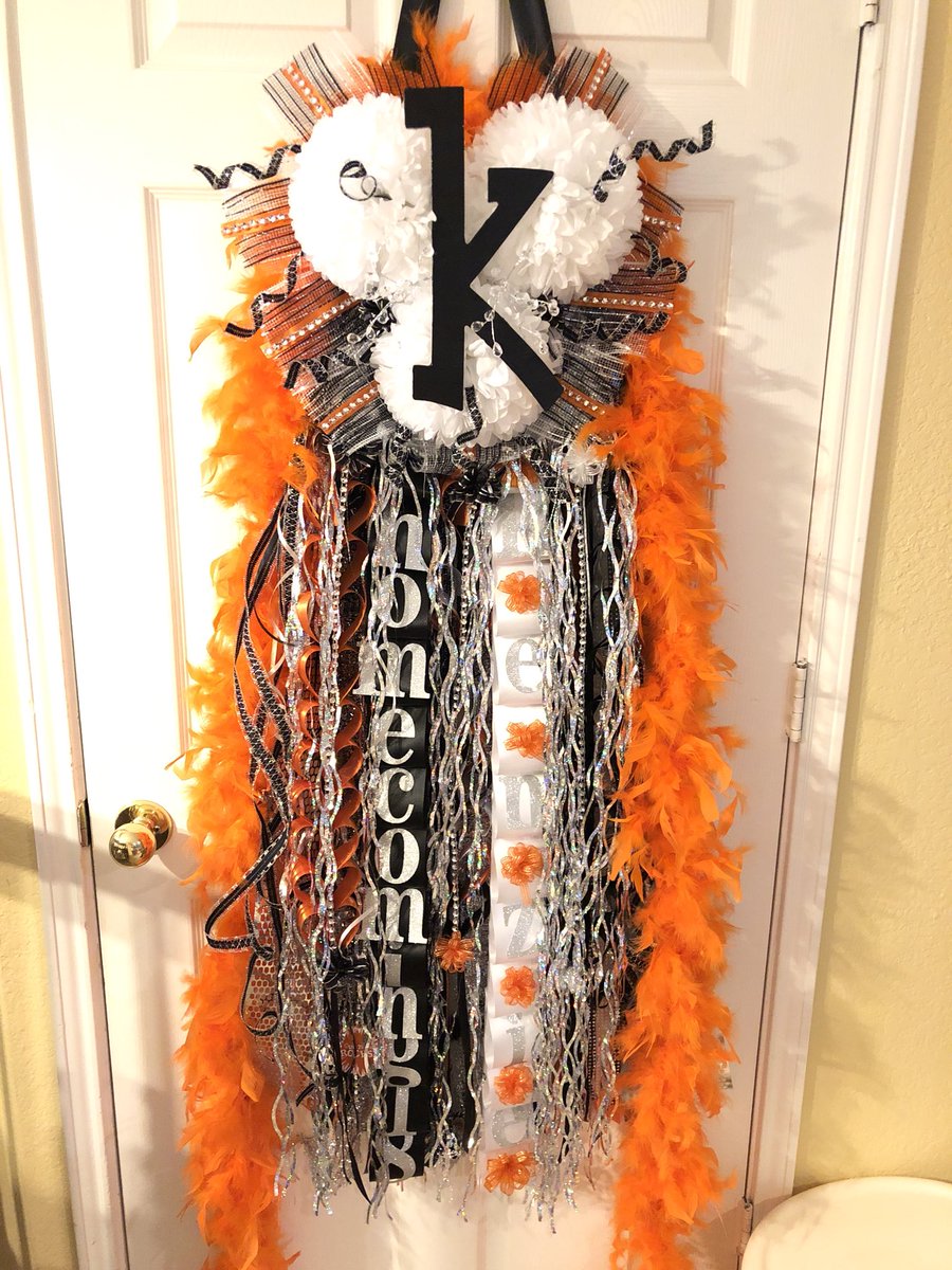teresajtj's tweet photo. HOCO week! 🧡🐝🖤 ‘18 https://t.co/rALgH9rgKJ