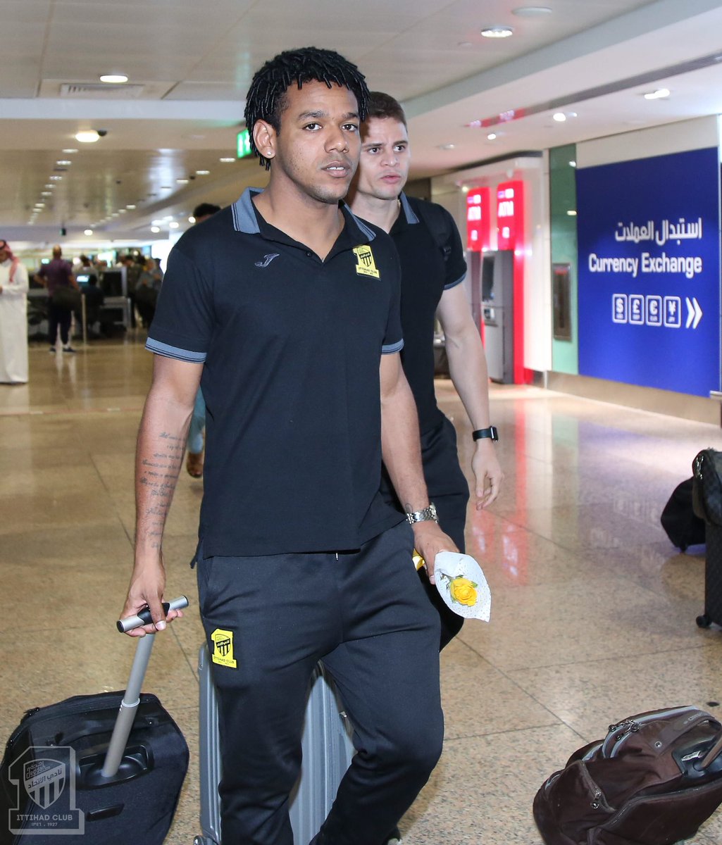 ittihad's tweet photo. وصلت بعثة الفريق الكروي الأول الى مدينة دبي الامارتية استعداداً لخوض مواجهة اياب الدور 32 من كأس زايد للأندية الأبطال 
وكان في استقبال البعثة لدى وصولها مسؤولي نادي الوصل الاماراتي . https://t.co/zAcff2v5sD