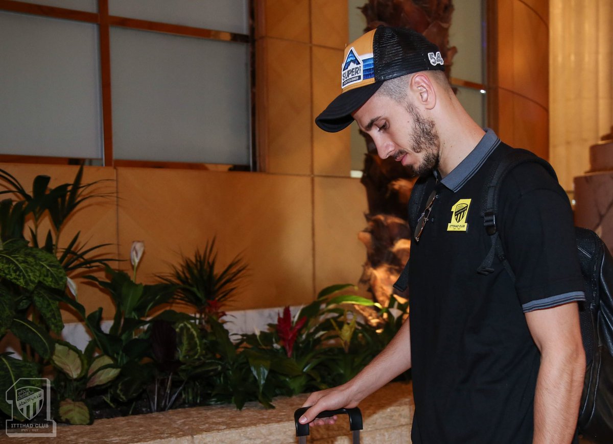 ittihad's tweet photo. وصلت بعثة الفريق الكروي الأول الى مدينة دبي الامارتية استعداداً لخوض مواجهة اياب الدور 32 من كأس زايد للأندية الأبطال 
وكان في استقبال البعثة لدى وصولها مسؤولي نادي الوصل الاماراتي . https://t.co/zAcff2v5sD