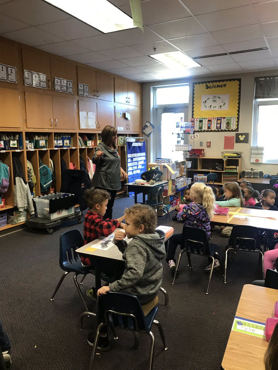 MelindaWarman's tweet photo. Loved having the firefighters come out to talk to us. Thank you!!#wearewayne #waynefire https://t.co/jepAvJ18Dz