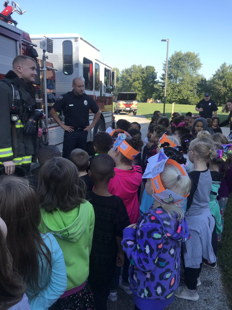 MelindaWarman's tweet photo. Loved having the firefighters come out to talk to us. Thank you!!#wearewayne #waynefire https://t.co/jepAvJ18Dz
